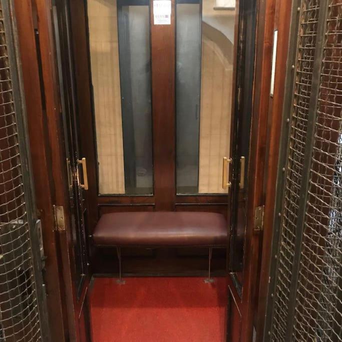 Bibi Appartamento A Due Passi Dal Tribunale Centro パレルモ エクステリア 写真